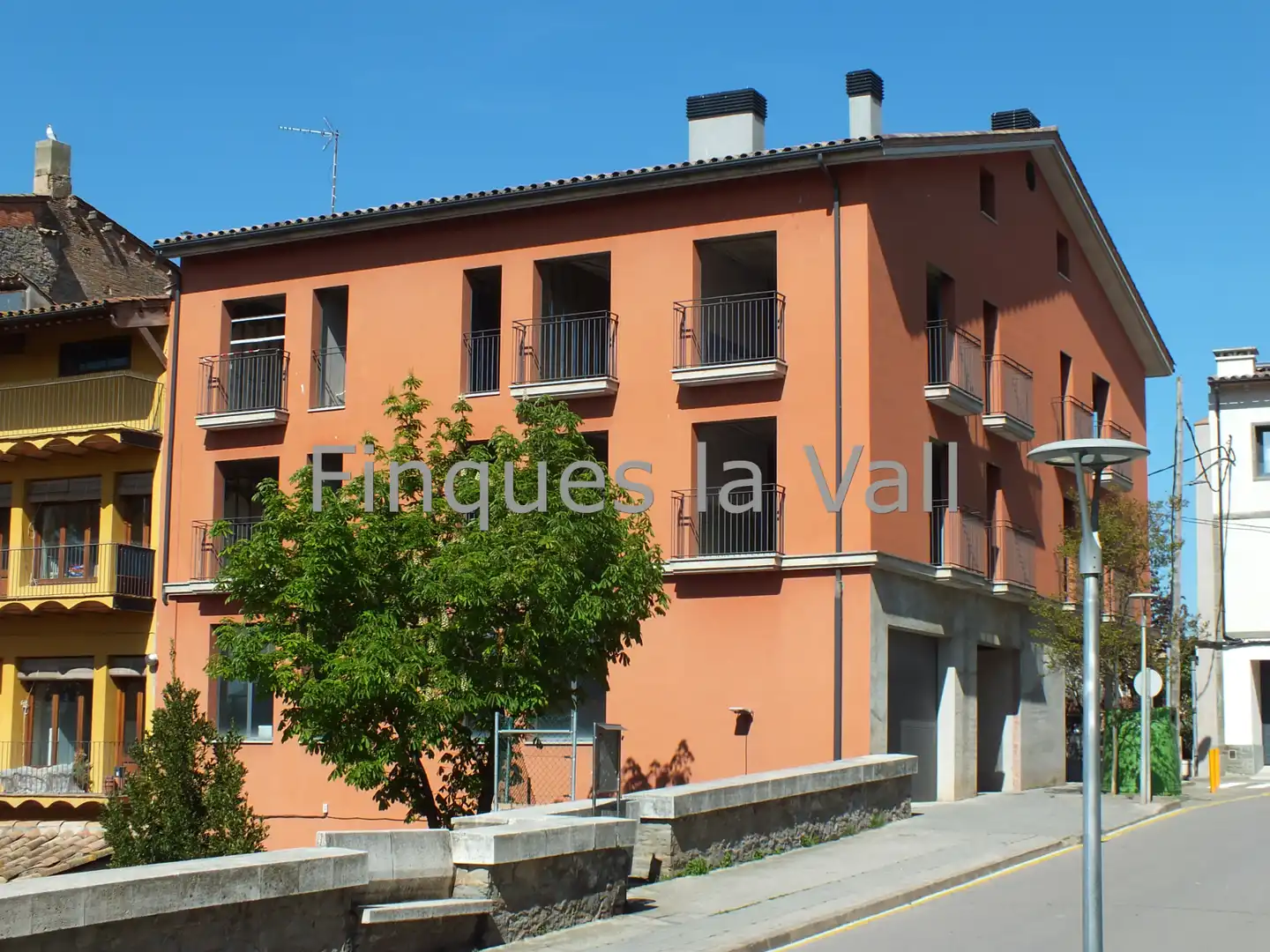 Außenansicht von Wohnung zum Verkauf in Roda de Ter mit Heizung, Ofen und Balkon