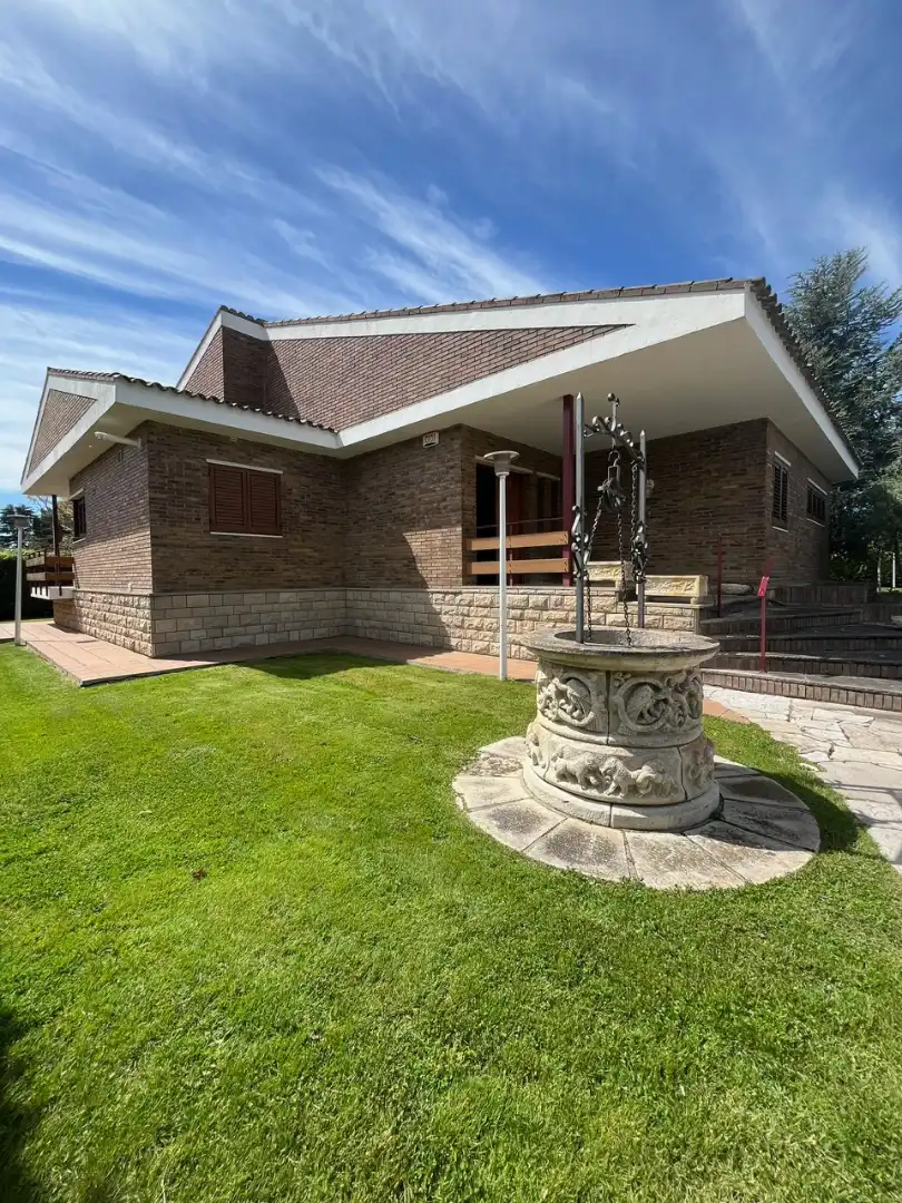 Außenansicht von Haus oder Chalet zum Verkauf in Alpicat mit Klimaanlage, Heizung und Privatgarten