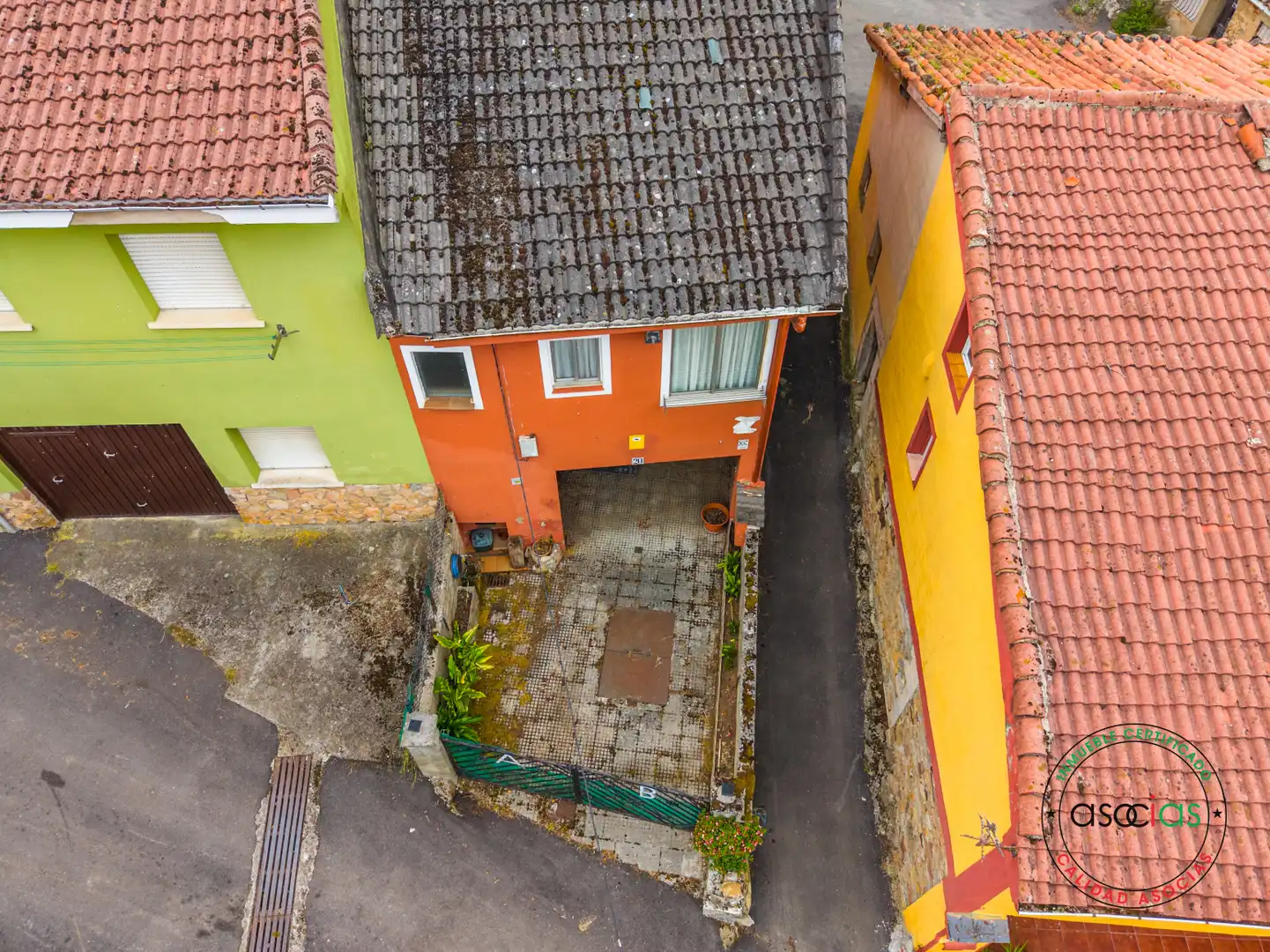 Vista exterior de Casa adosada en venta en Proaza con Calefacción y Trastero