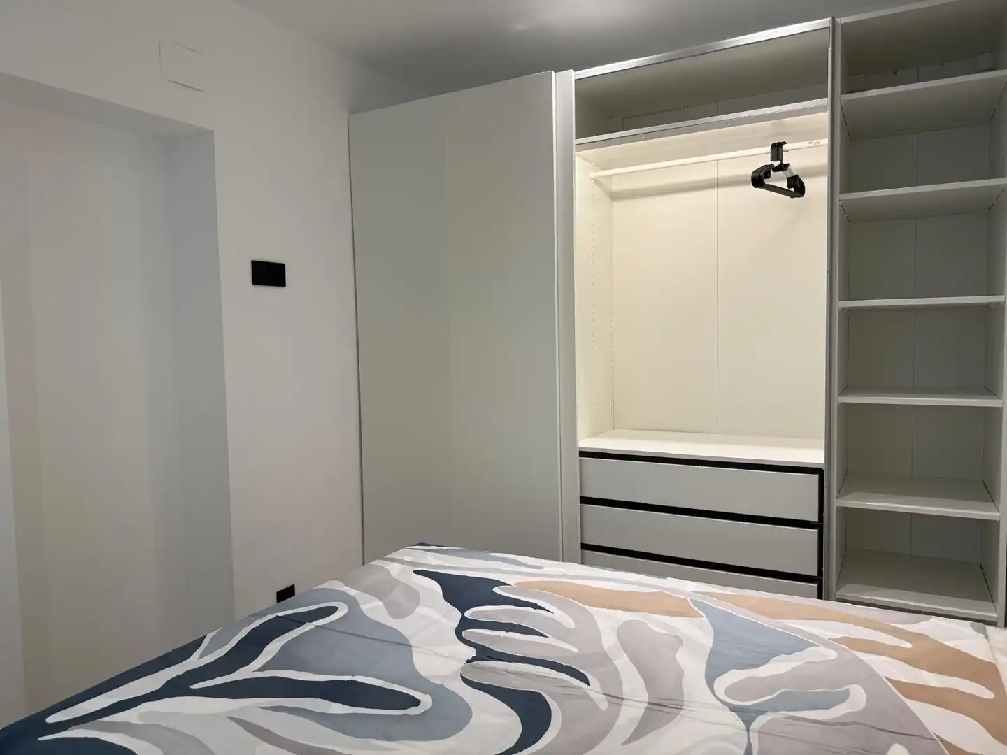 Habitación de Apartamento de alquiler en Madrid con Aire acondicionado, Calefacción y Trastero