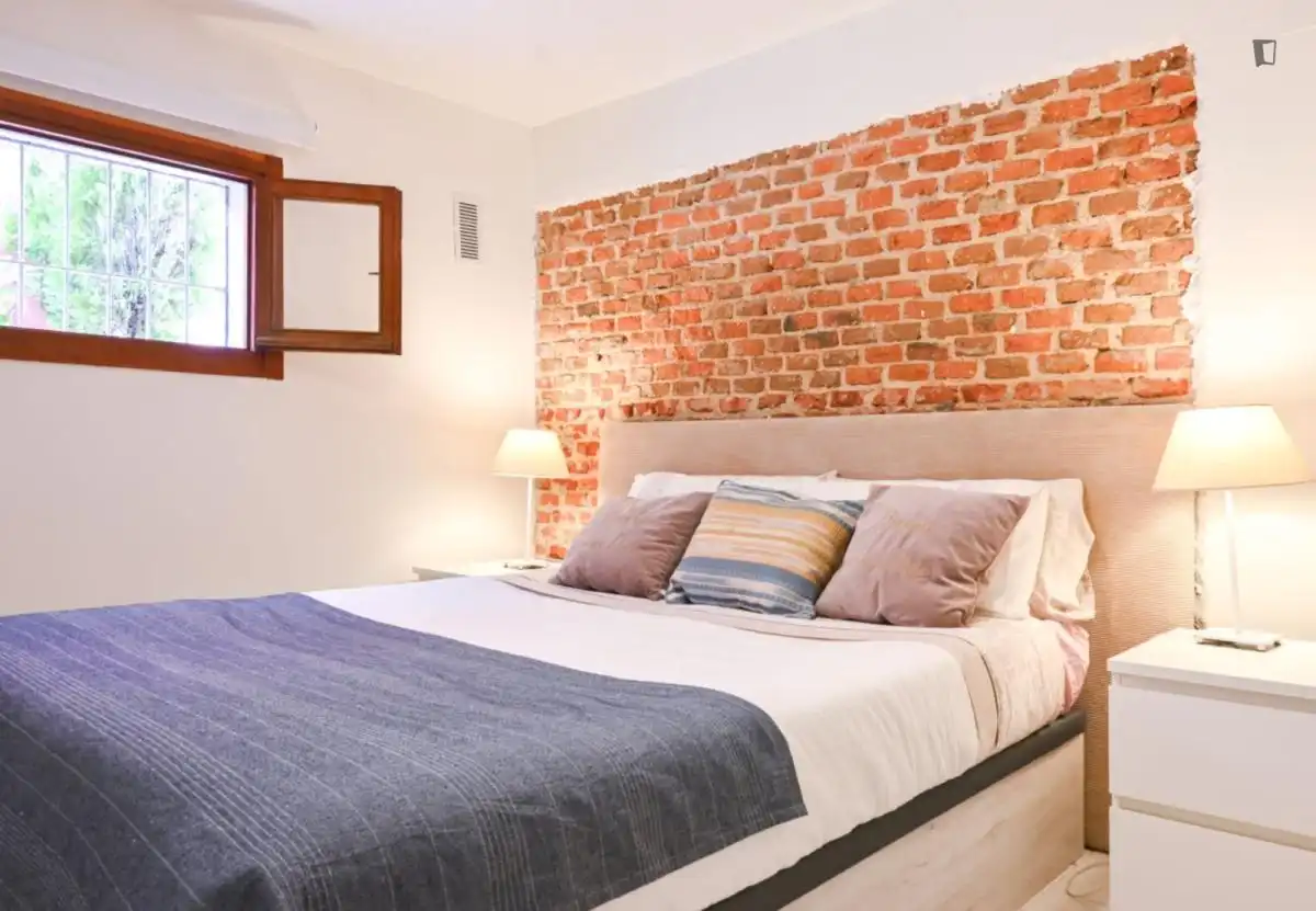 Dormitori de Apartament de lloguer en Madrid amb Calefacció, Moblat i Forn