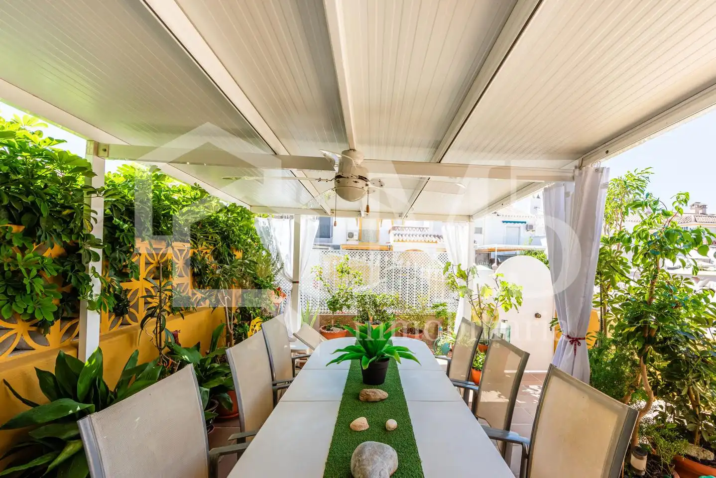 Terrassa de Casa adosada en venda en Vélez-Málaga amb Aire condicionat, Calefacció i Jardí privat