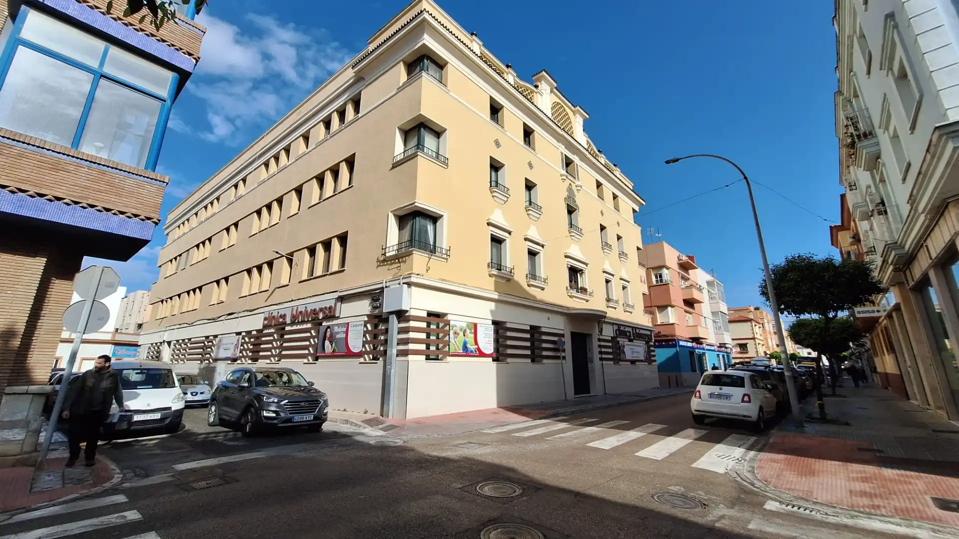 Vista exterior de Piso en venta en La Línea de la Concepción con Parquet y Amueblado