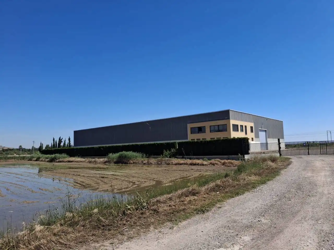 Exterior view of Industrial buildings for rent in Sollana