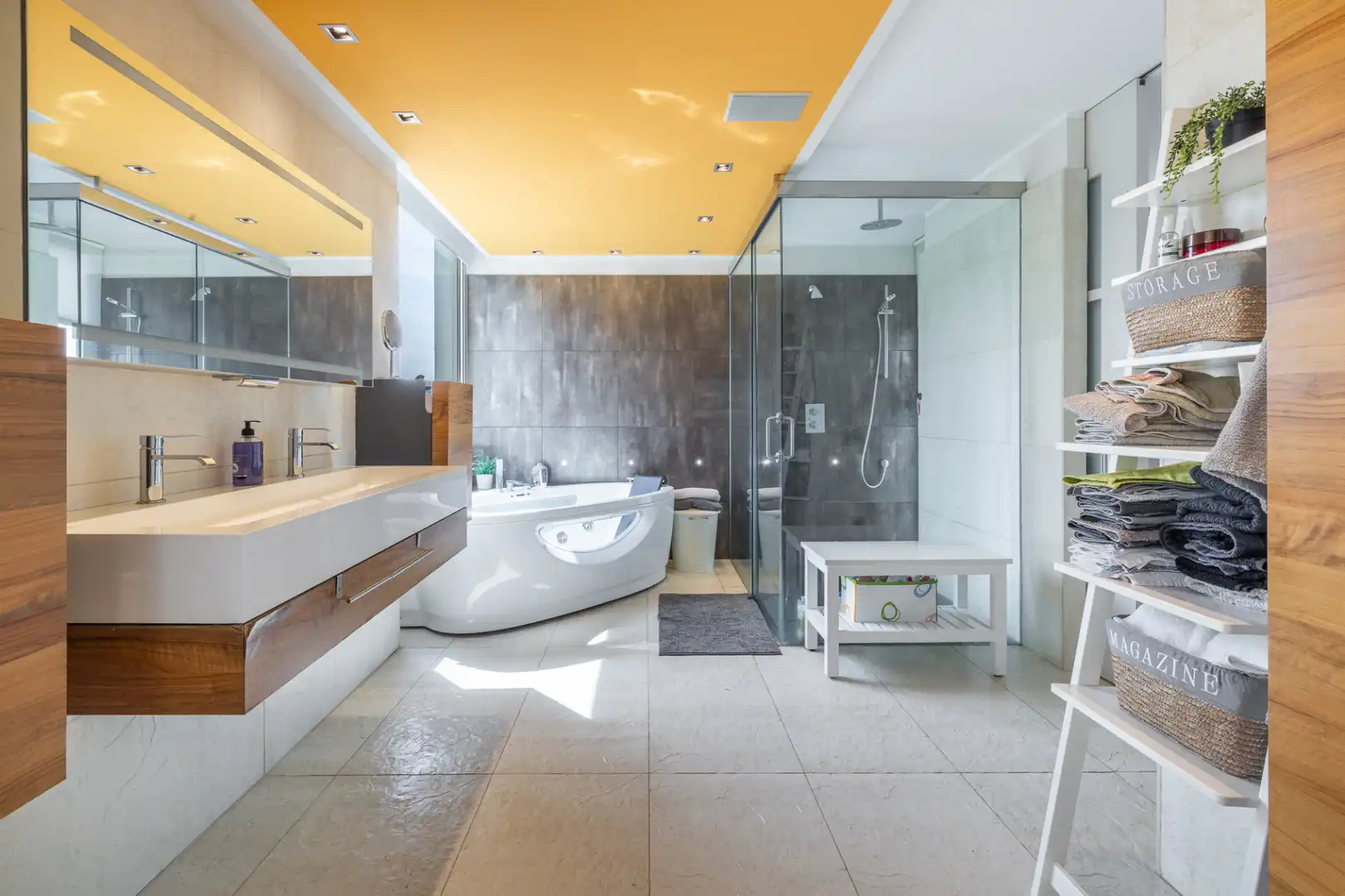 Bathroom of Houses for sale in Cerdanyola del Vallès  with Furnished