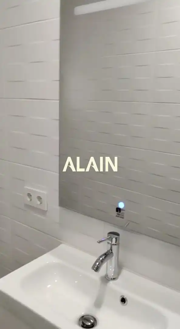 Bathroom of Office for sale in Valencia  with Air Conditioner