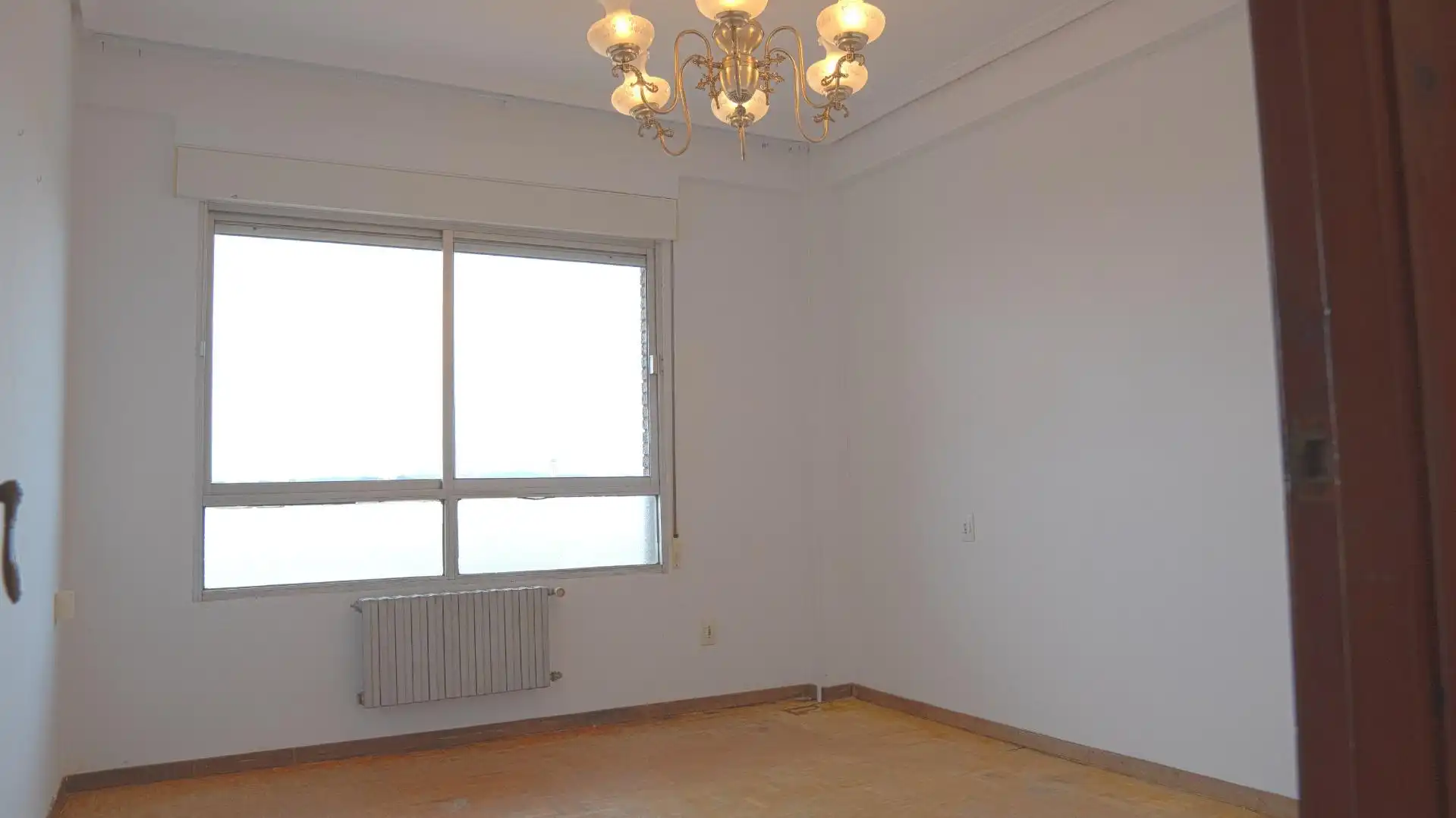 Habitación de Ático en venta en Avilés con Calefacción y Balcón