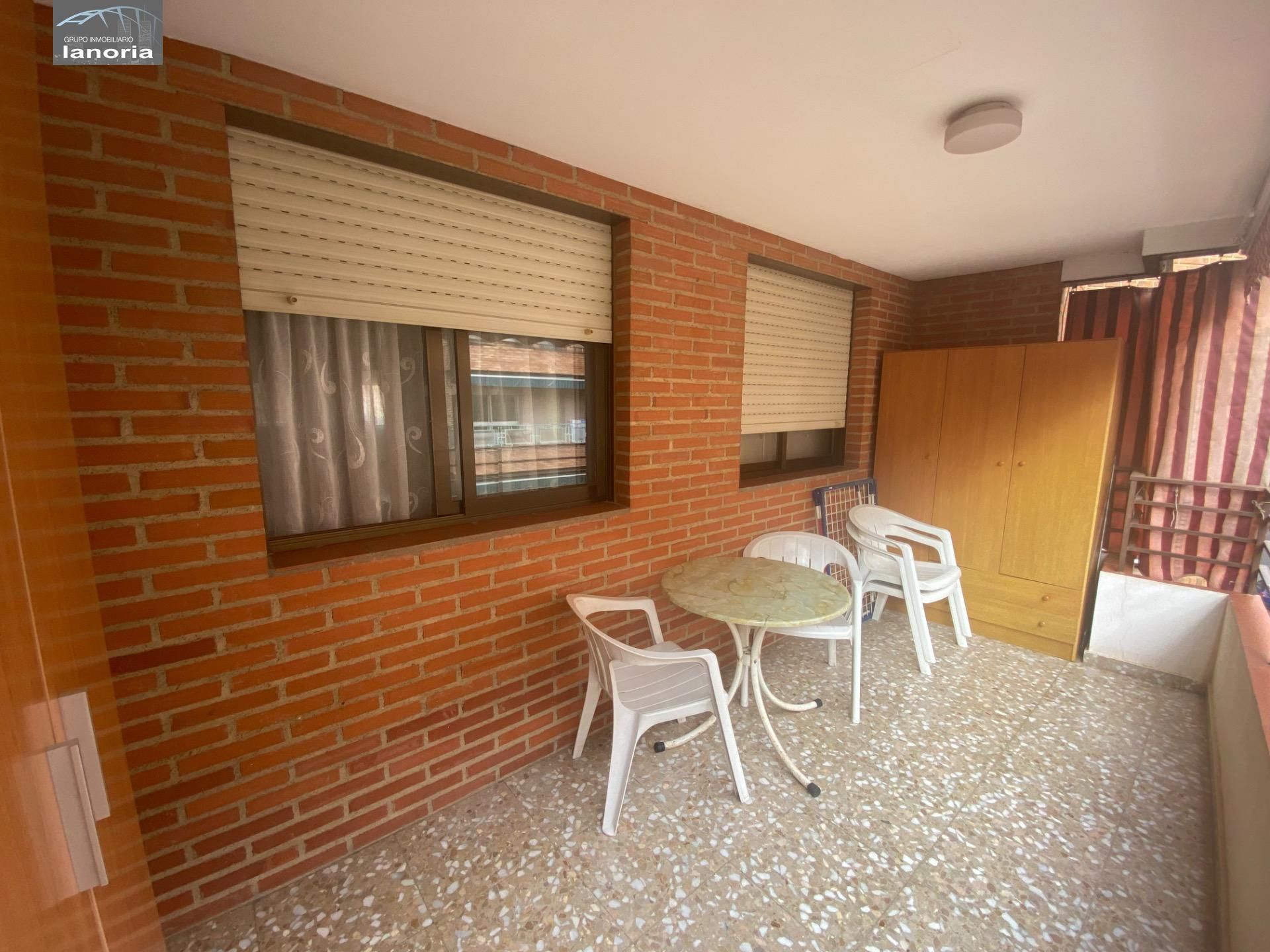 Vista exterior de Pis en venda en  Albacete Capital amb Calefacció i Balcó