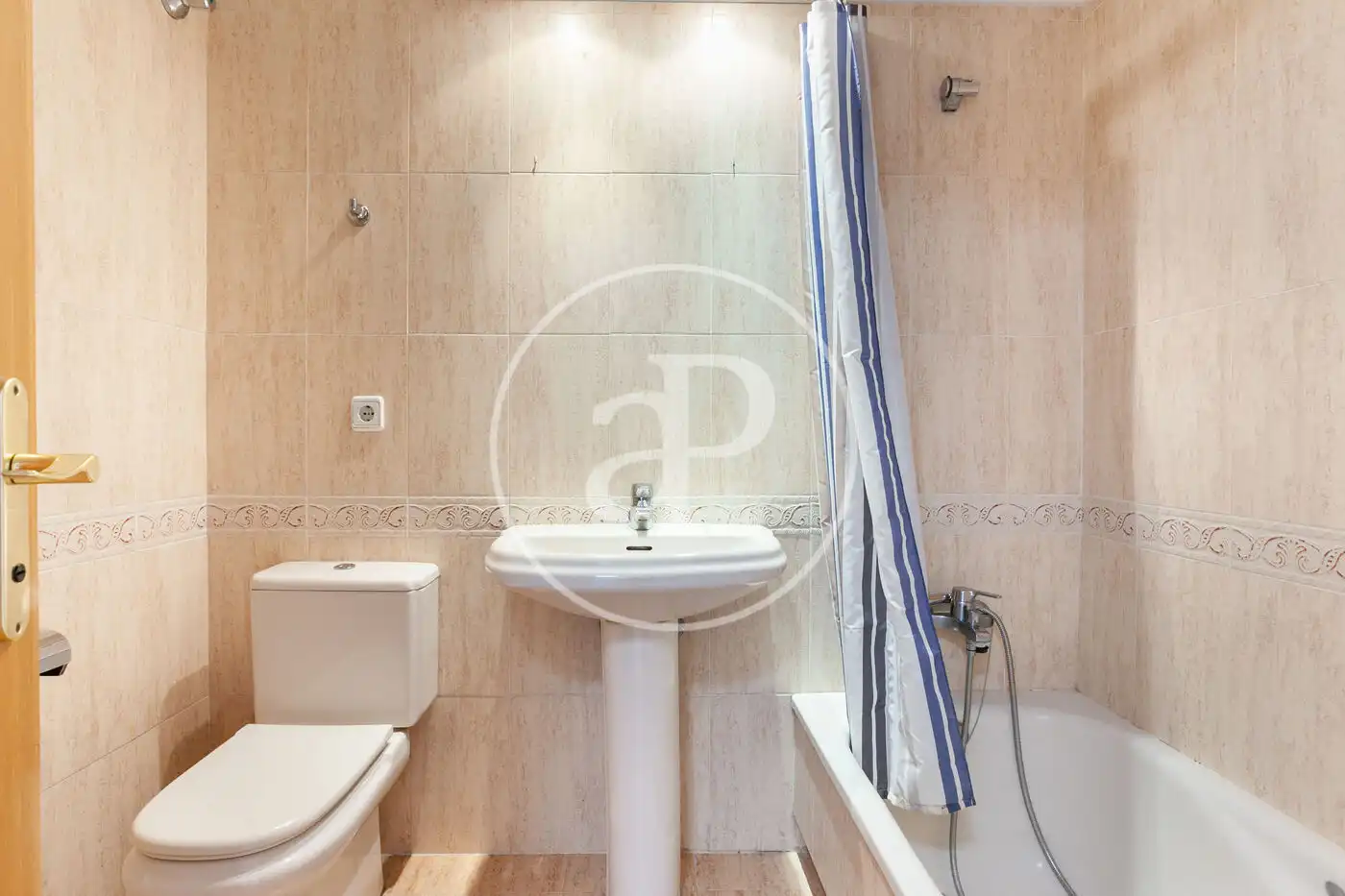 Baño de Piso en venta en Valencia con Aire acondicionado, Calefacción y Terraza