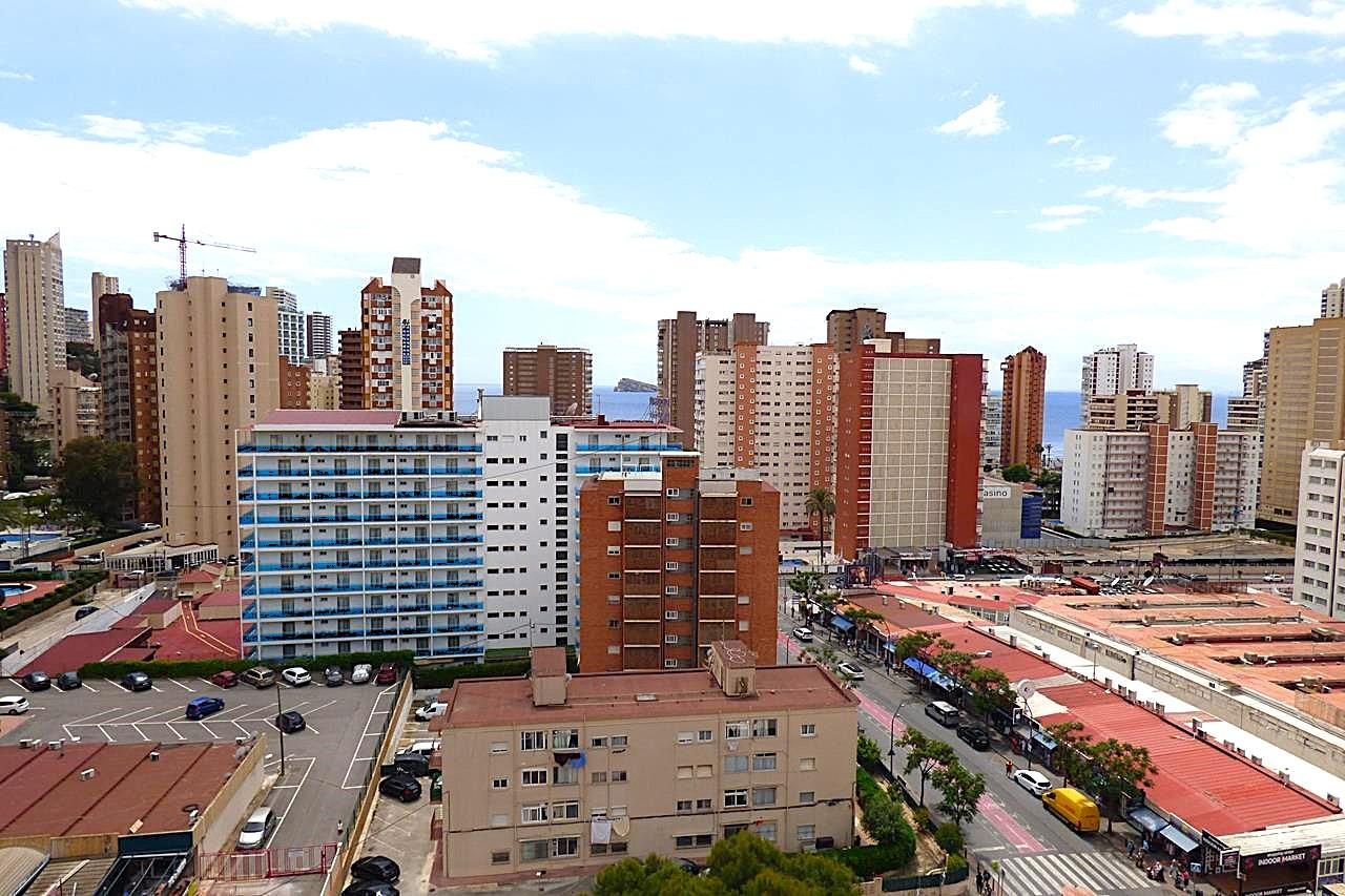 Vista exterior de Apartament en venda en Benidorm amb Jardí privat, Terrassa i Piscina