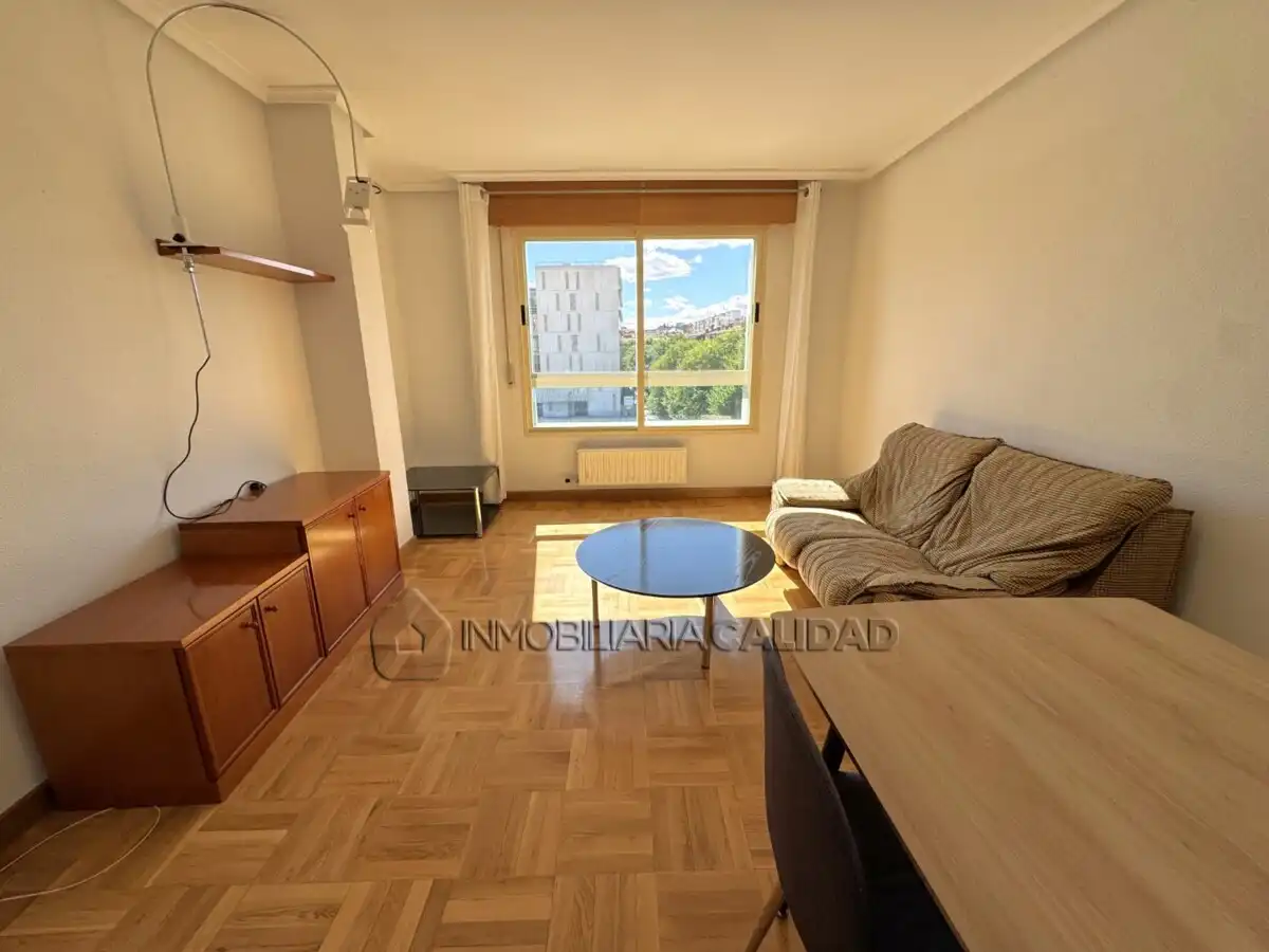 Außenansicht von Wohnung zur Miete in Burgos mit Heizung, Terrasse und Möbliert