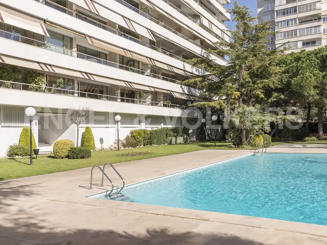 Piscina de Piso en venta en Barcelona con Aire acondicionado, Calefacción y Terraza