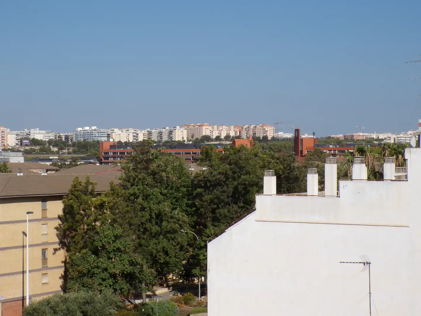 Vista exterior de Àtic en venda en Burjassot amb Aire condicionat, Terrassa i Traster