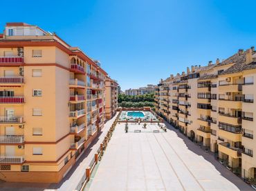 Pis amb piscina en venda a CL ANTONIO CHENEL  ANTOÑETE 7 RES. EL CONSEJOFUENGIROLA (MÁLAGA) 6