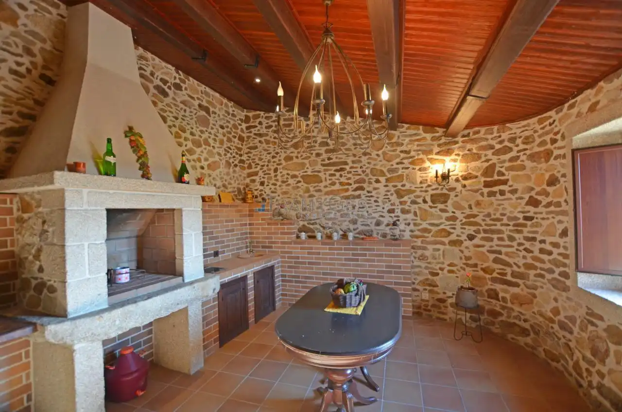 Cocina de Finca rústica en venta en O Rosal   con Calefacción, Jardín privado y Terraza