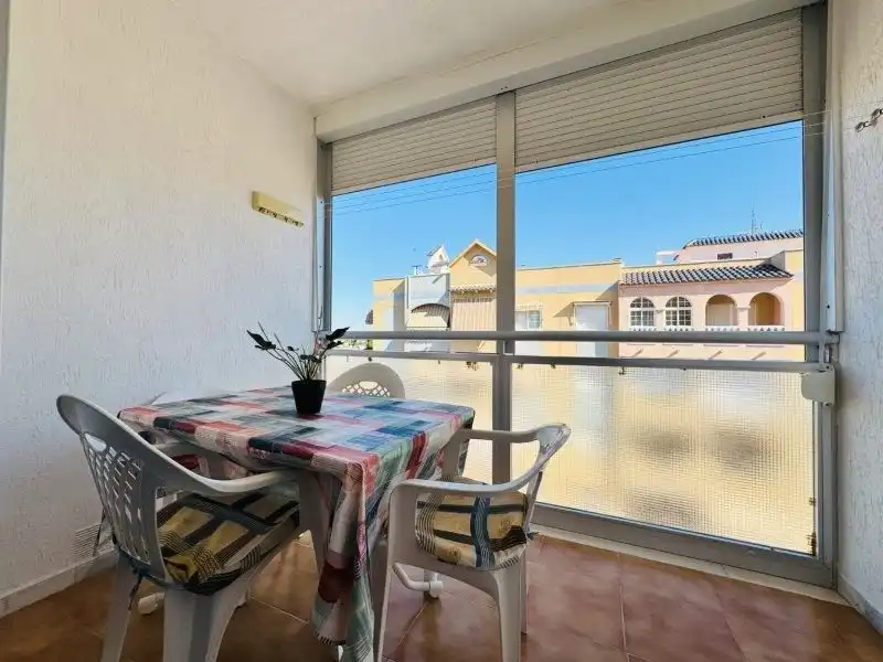 Terrassa de Apartament en venda en Torrevieja amb Aire condicionat, Moblat i Piscina comunitària