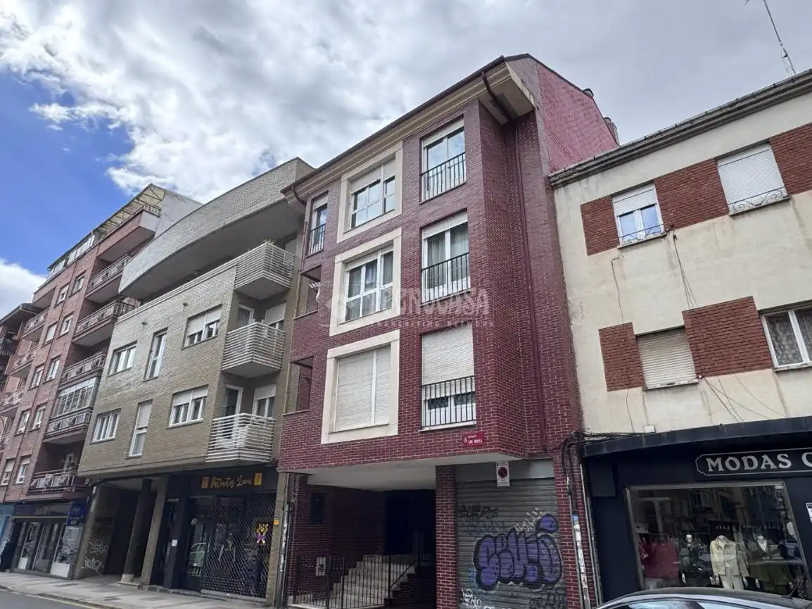 Exterior view of Flat for sale in León Capital   with Heating and Parquet flooring