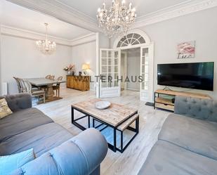 Living room of Flat to rent in  Barcelona Capital  with Air Conditioner, Heating and Parquet flooring