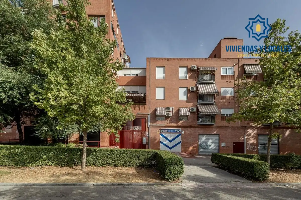 Vista exterior de Pis en venda en Granada amb Balcó