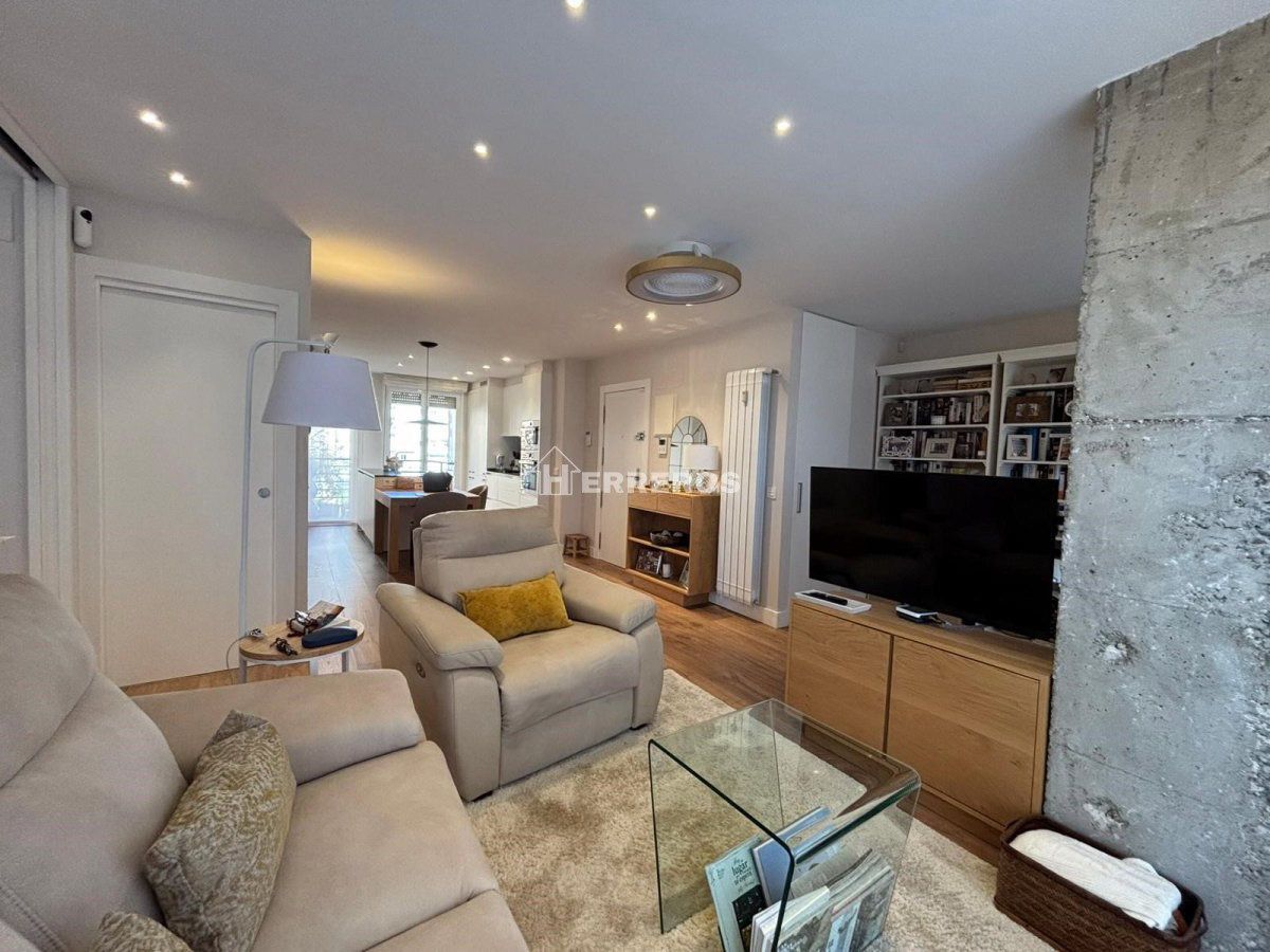 Living room of Apartment for sale in  Logroño  with Heating, Parquet flooring and Terrace