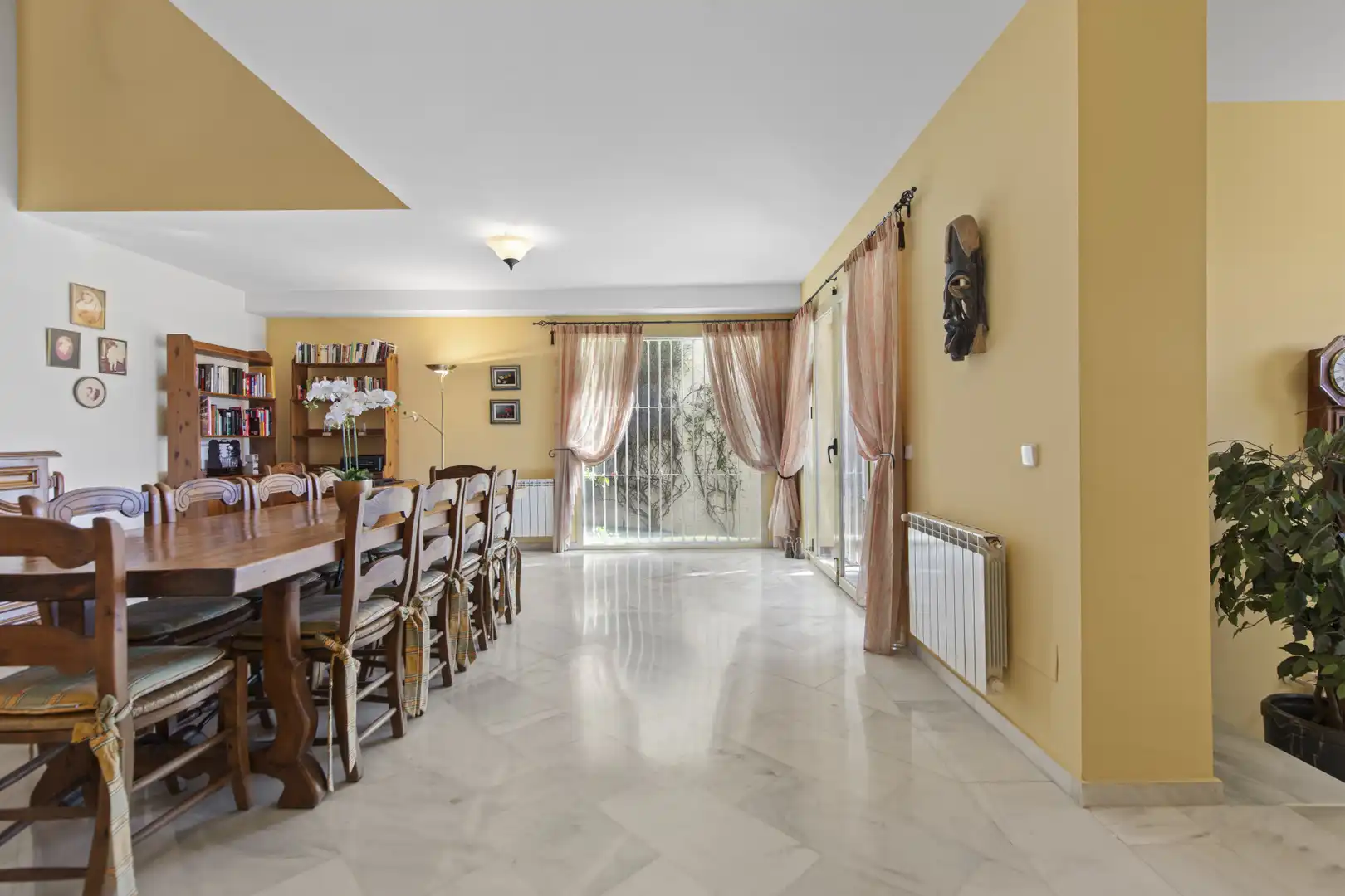 Dining room of Houses for sale in Benahavís  with Air Conditioner, Heating and Private garden