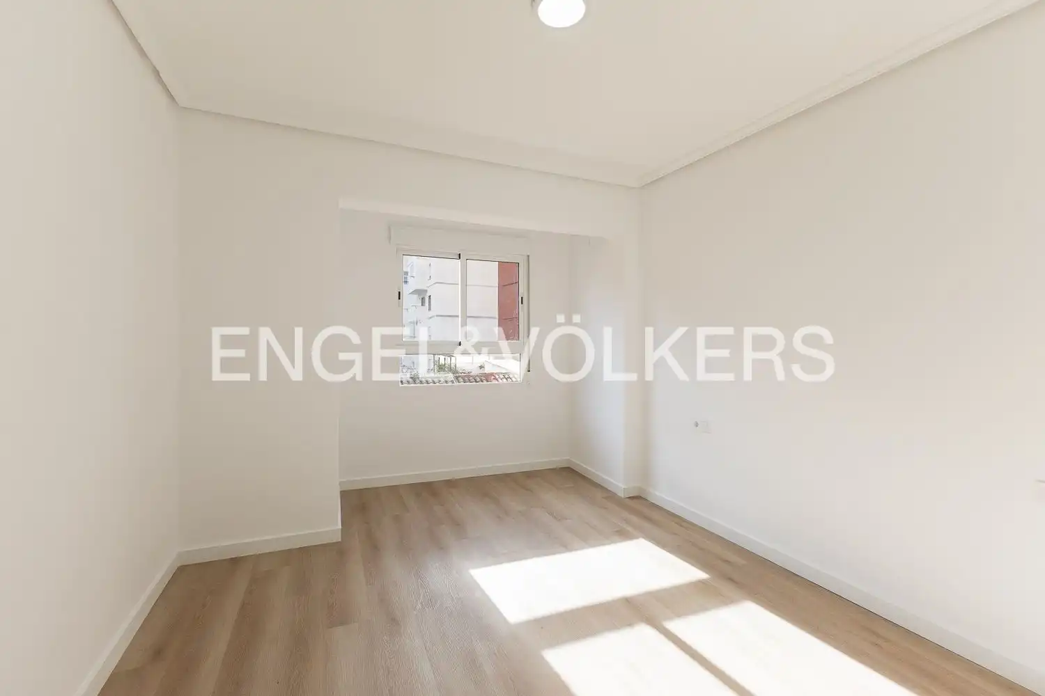 Comedor de Piso en venta en Valencia con Calefacción y Balcón