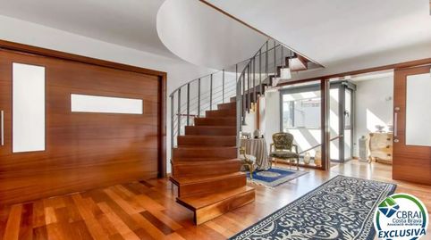 Casa unifamiliar exclusiva con ascensor, jardín y múltiples espacios independientes en Llançà, imatge 2