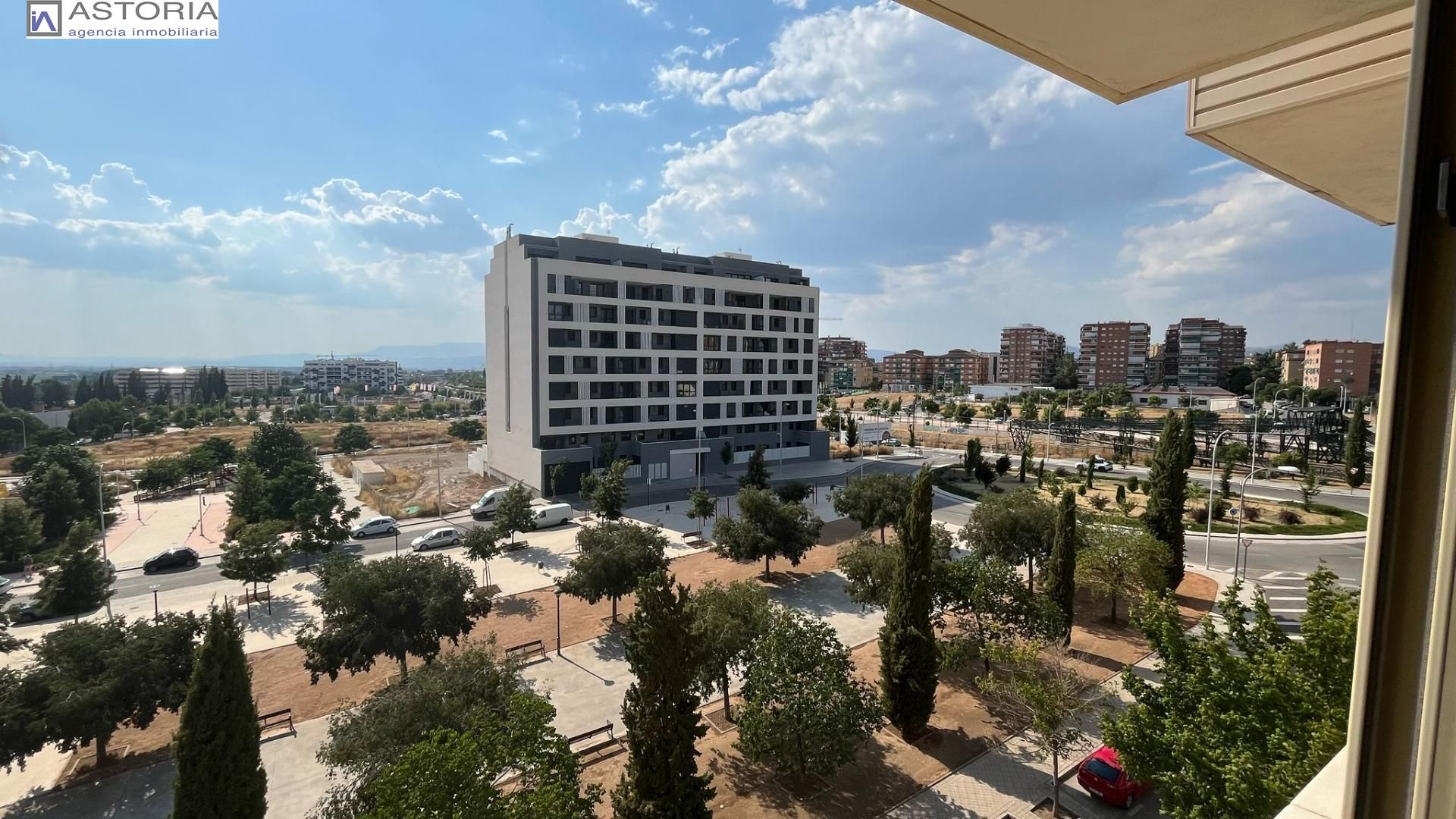 Exterior view of Flat to rent in  Granada Capital  with Air Conditioner, Heating and Storage room