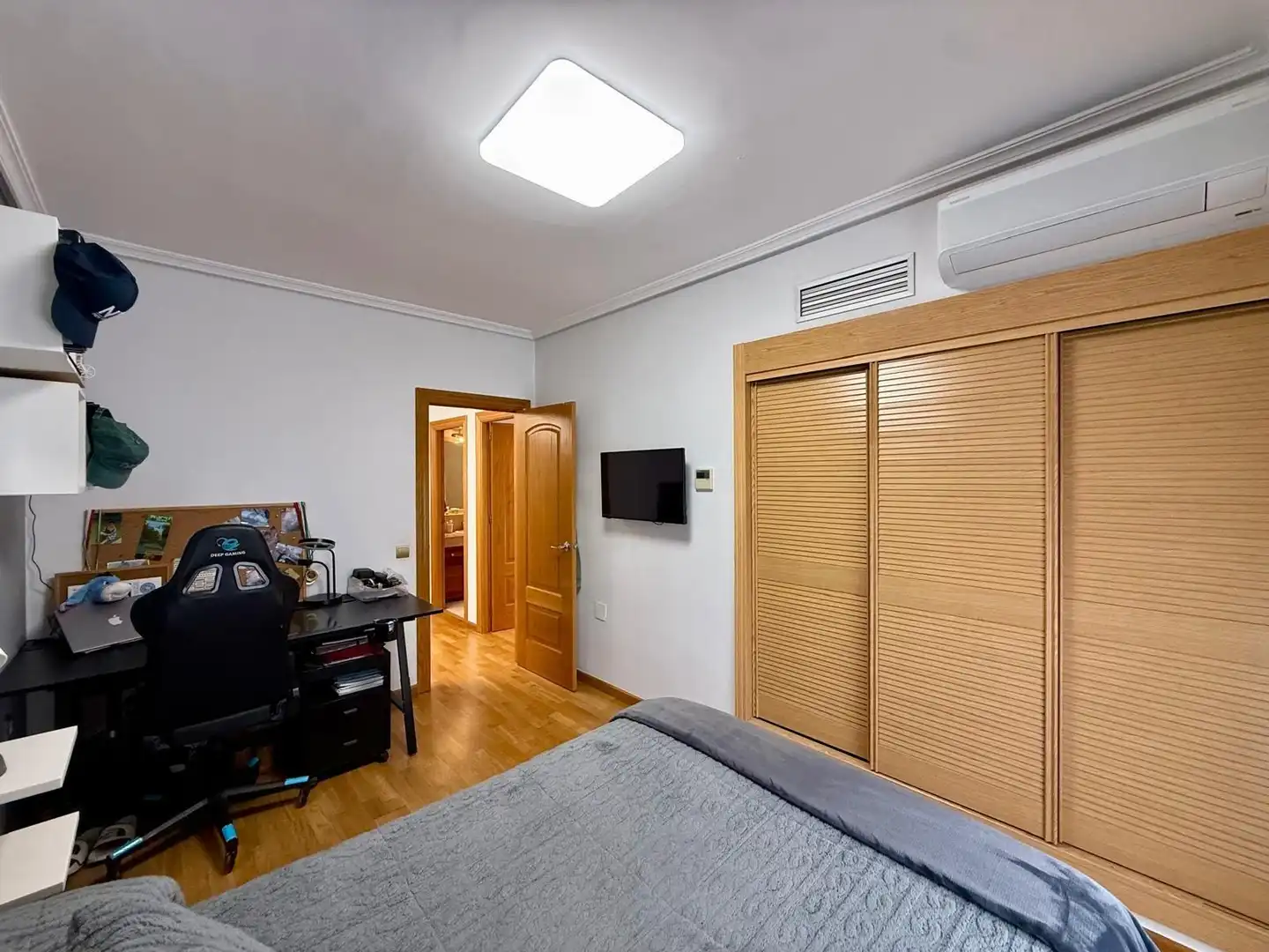 Habitación de Casa adosada en venta en Almería con Aire acondicionado, Jardín privado y Terraza