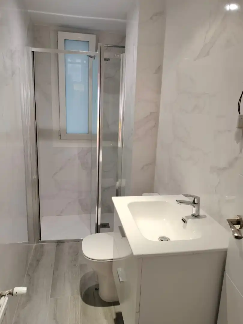 Bany de Pis de lloguer en Iturrama