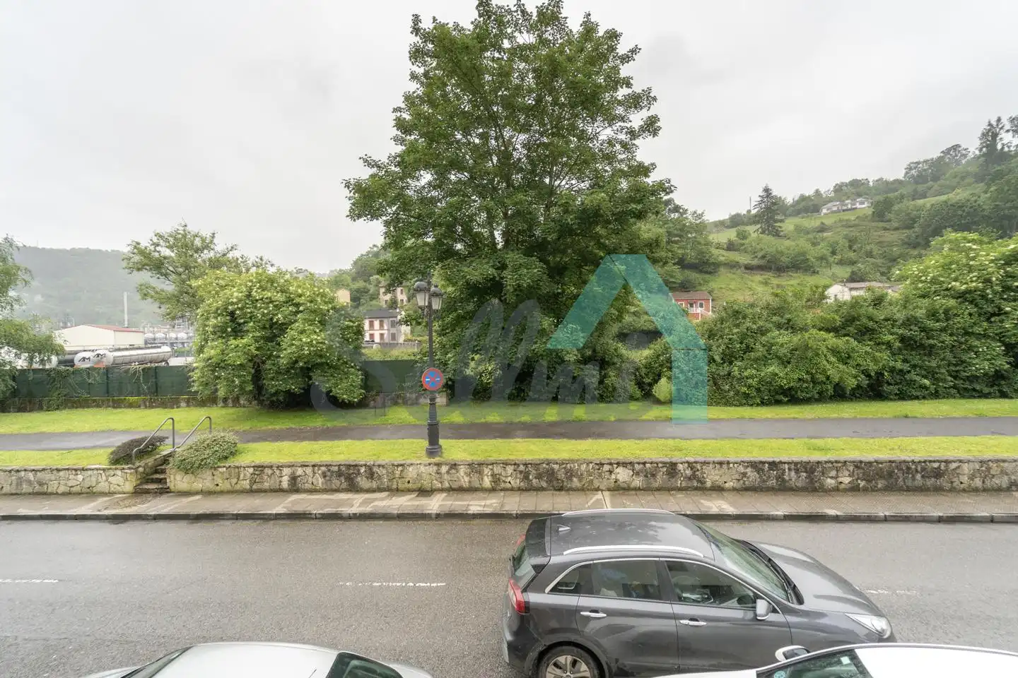 Vista exterior de Casa adosada en venda en Oviedo  amb Calefacció, Terrassa i Traster
