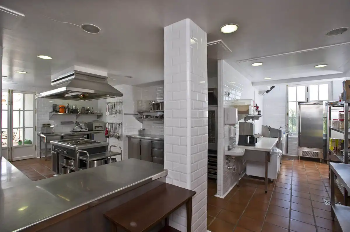 Cocina de Edificio en venta en Fuengirola con Alarma