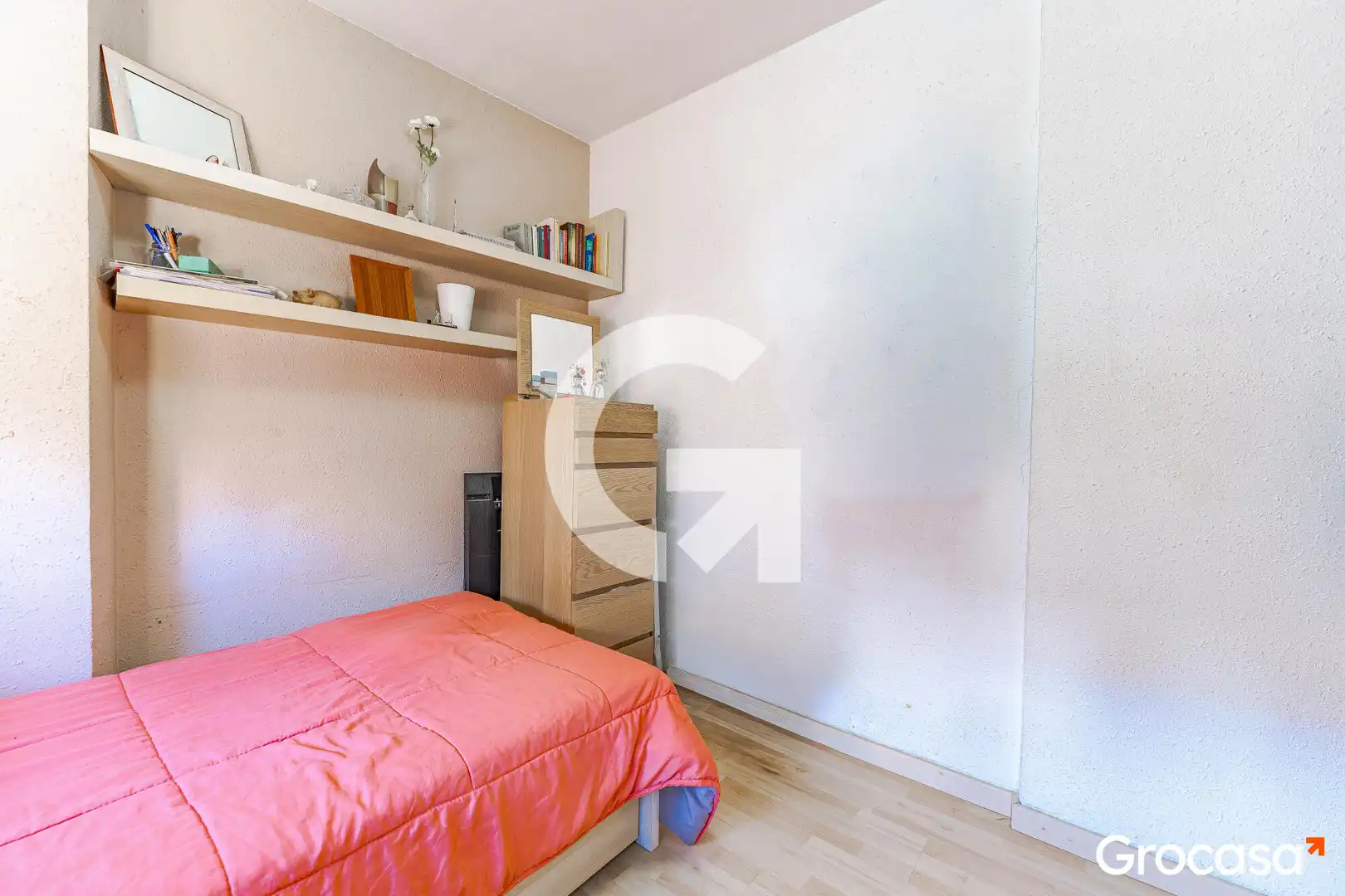 Dormitori de Pis en venda en L'Hospitalet de Llobregat amb Aire condicionat, Calefacció i Moblat