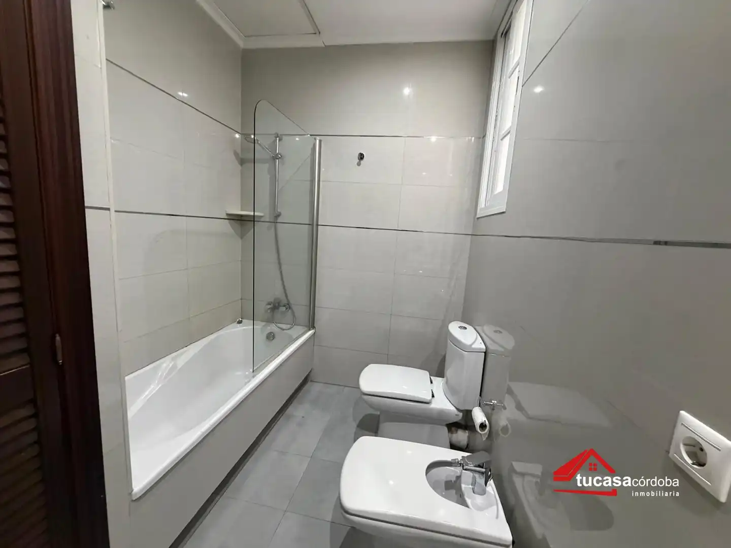 Baño de Piso en venta en Córdoba con Terraza, Trastero y Amueblado
