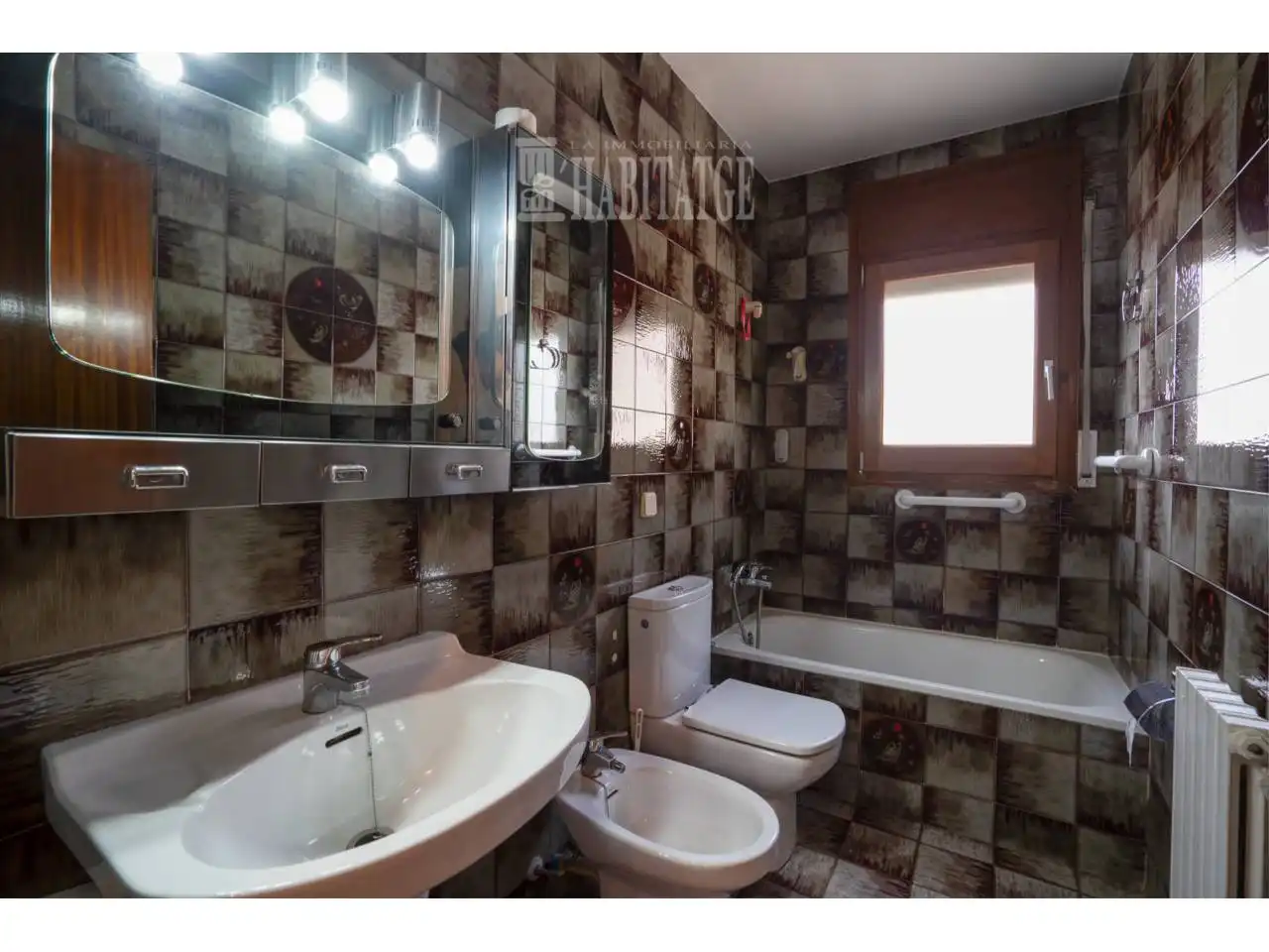 Bathroom of Houses for sale in Centelles  with Air Conditioner, Heating and Terrace