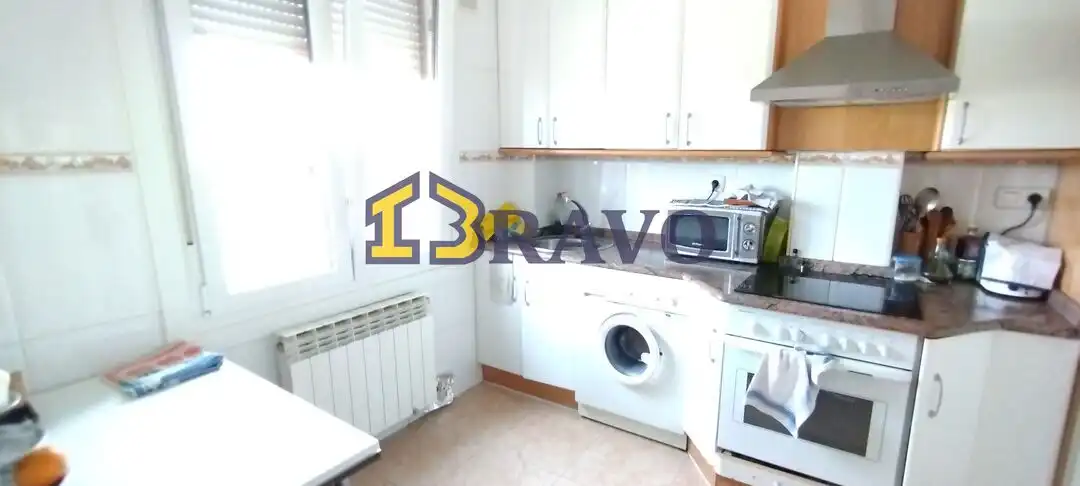 Cocina de Dúplex en venta en Medina de Pomar con Calefacción, Jardín privado y Terraza