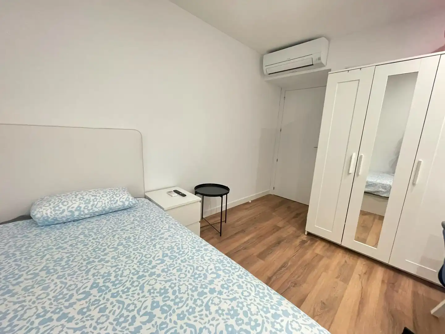 Bedroom of Flat for share in Madrid  with Heating, Furnished and Oven