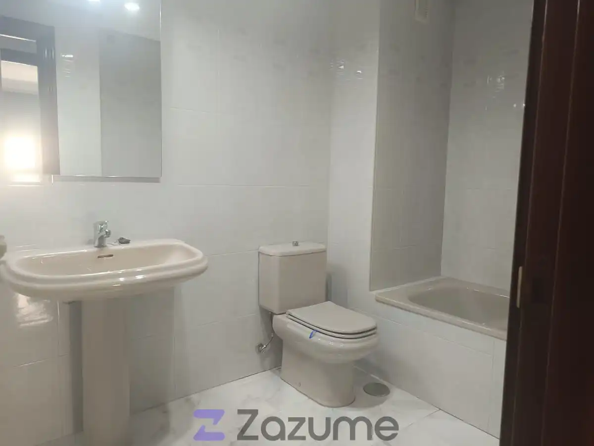 Baño de Apartamento de alquiler en Ávila con Calefacción, Parquet y Terraza