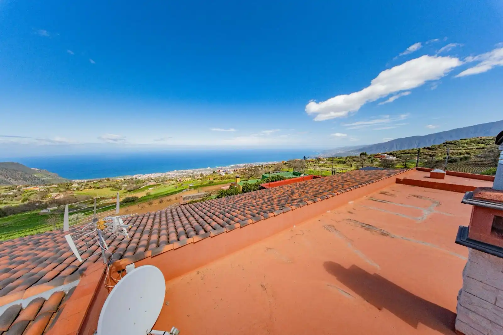 Vista exterior de Casa o xalet en venda en La Guancha amb Jardí privat, Terrassa i Traster