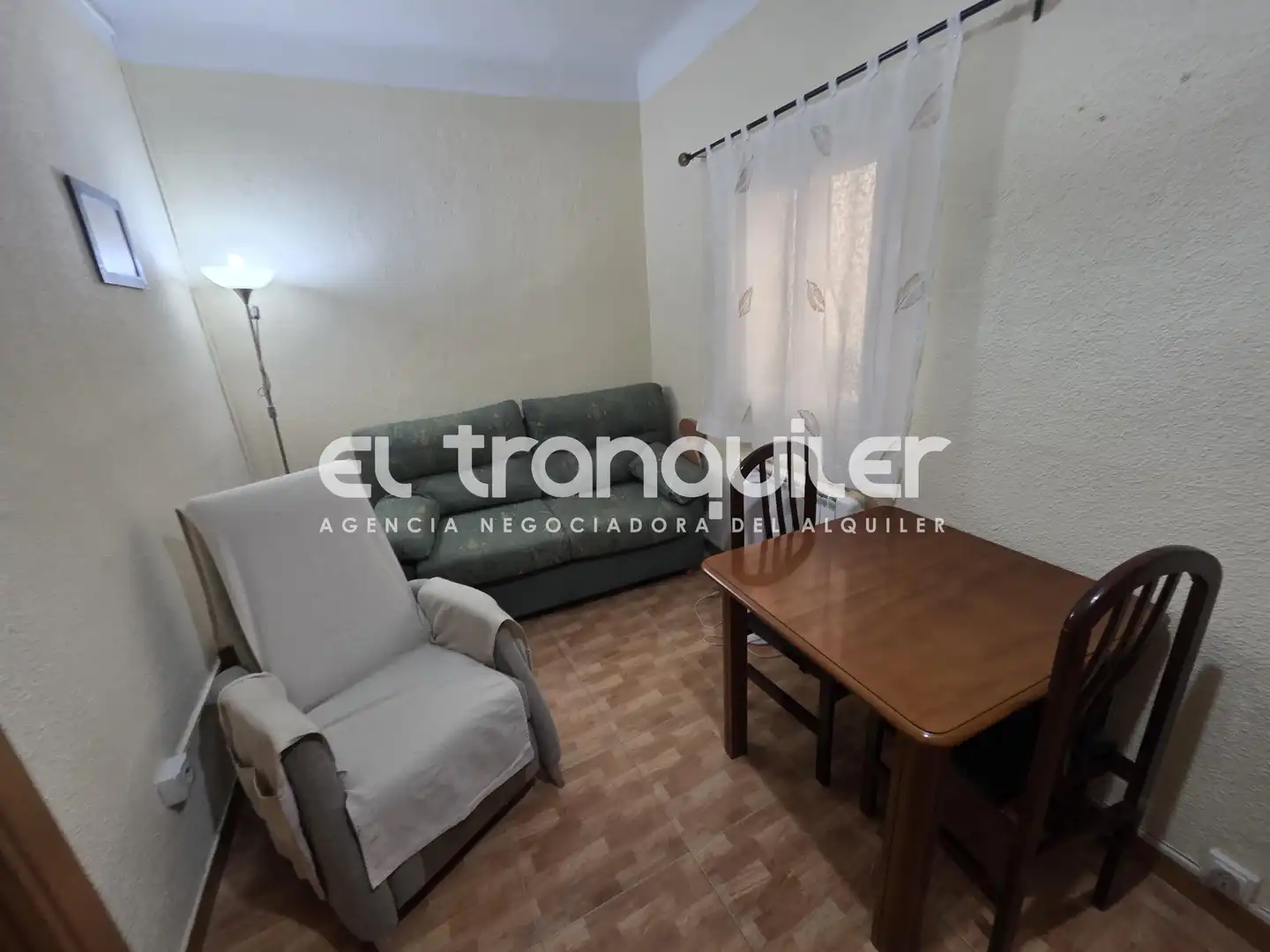 Sala d'estar de Pis de lloguer en Madrid amb Moblat i Rentadora