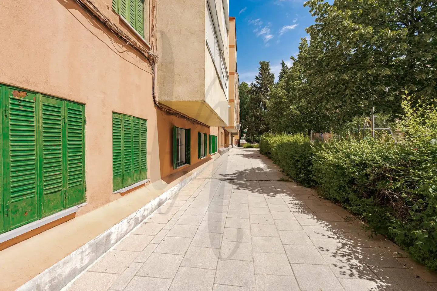 Vista exterior de Planta baja en venta en Madrid con Calefacción