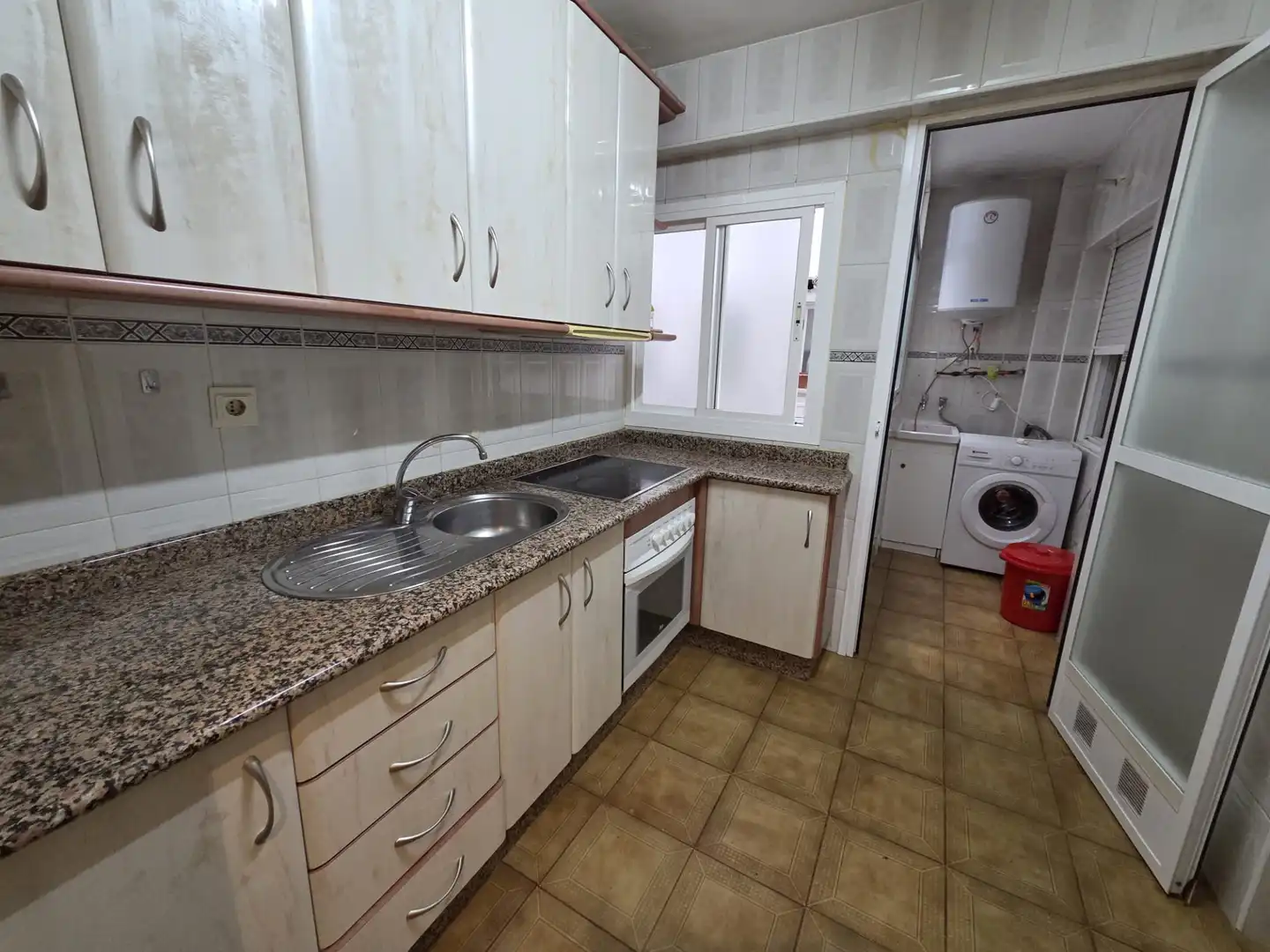 Kitchen of Flat for rent in Granada  with Furnished, Oven and Washing machine