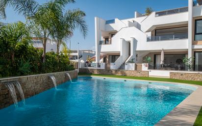 Piscina de Planta baixa en venda en San Pedro del Pinatar amb Aire condicionat, Terrassa i Piscina