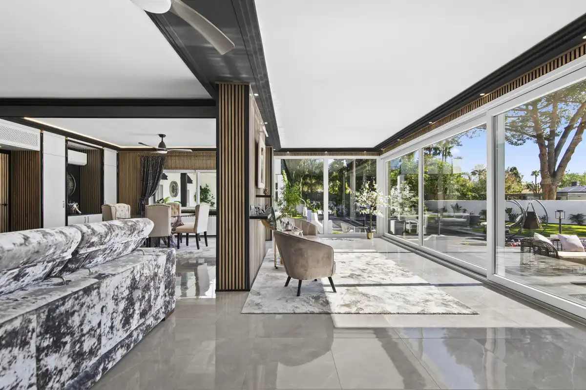 Sala d'estar de Casa o xalet en venda en Estepona amb Terrassa i Piscina