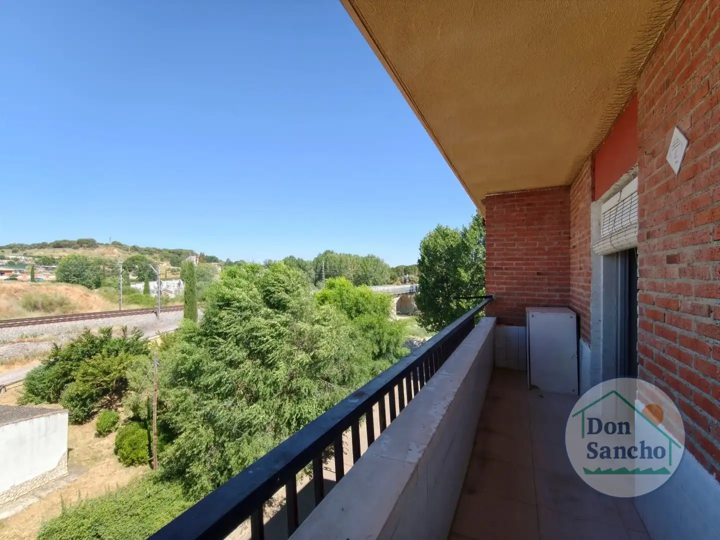 Terraza de Piso en venta en Viana de Cega con Terraza, Trastero y Amueblado