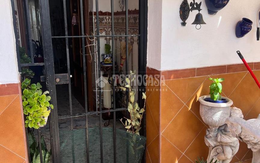 Foto 1 de Casa adosada en venta en Calle Goya, Gines, Sevilla