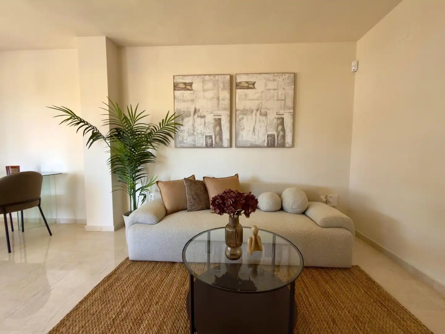 Wohnzimmer von Erdgeschoss zum Verkauf in Rincón de la Victoria mit Klimaanlage, Privatgarten und Terrasse