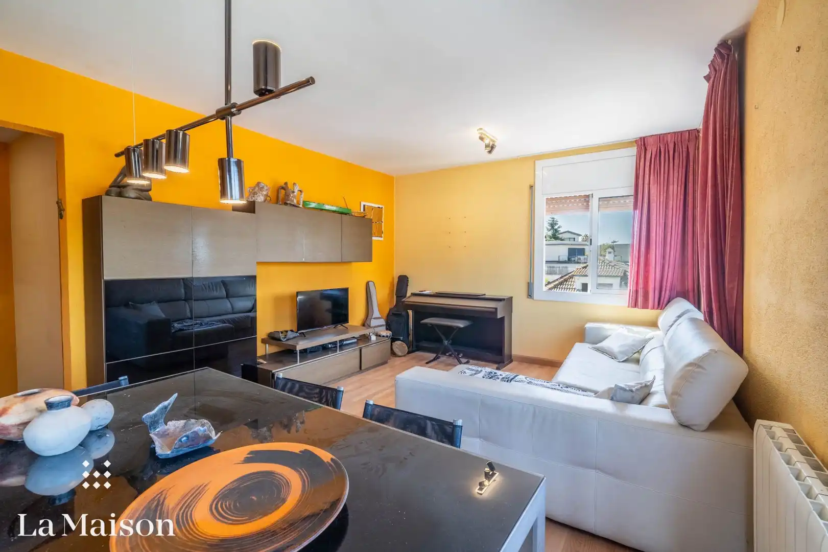 Sala d'estar de Casa o xalet en venda en Arenys de Mar amb Jardí privat, Terrassa i Traster