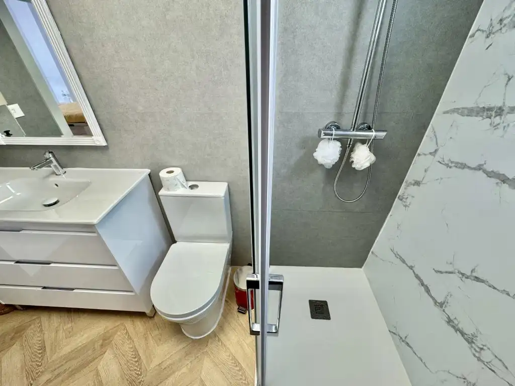 Bathroom of Flat for share in Córdoba  with Air Conditioner