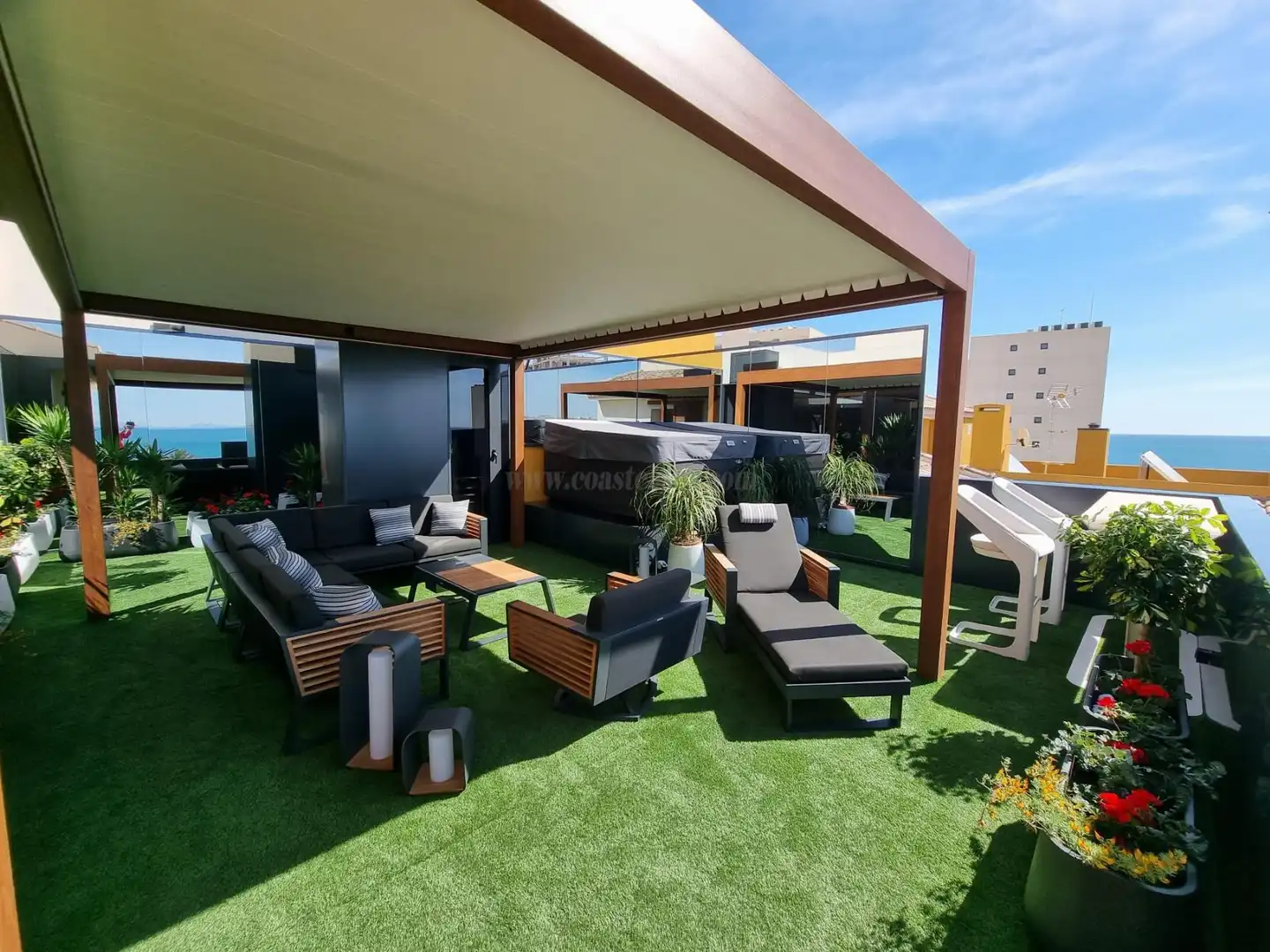 Terrasse von Wohnungen zum Verkauf in Torrevieja mit Klimaanlage, Heizung und Abstellraum